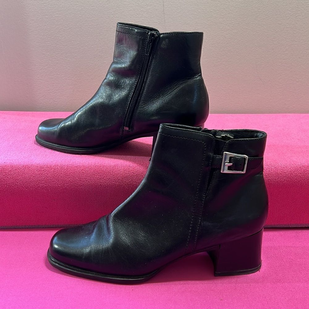 Borelli Diane Black Leather Ankle Boot Size 9